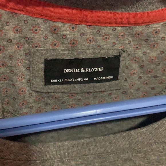 Denim and Flower t shirt with pocket. Size XL, fits more like a Large. - Picture 3 of 3